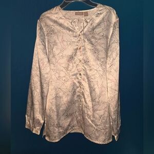 Women's Chicos Size 0, Button Down Floral Blouse, Smooth like Satin! EUC